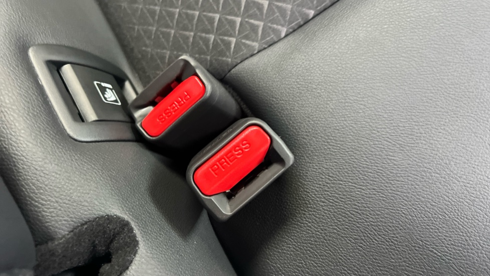 Nissan Juke 1.0 DiG-T N-Connecta 5dr Petrol Hatchback - Image 17