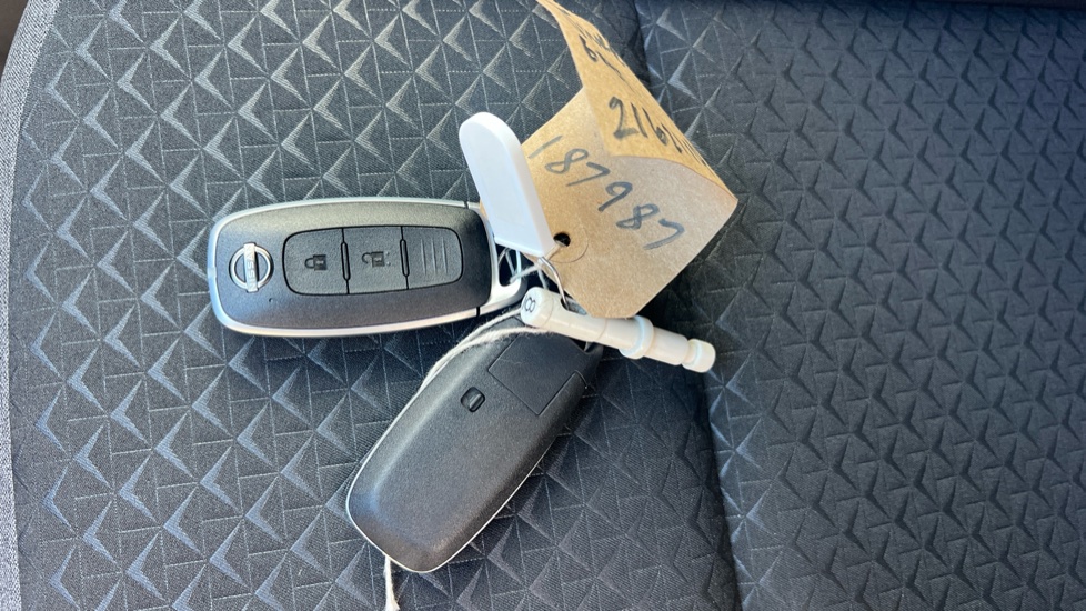 Nissan Juke 1.0 DiG-T N-Connecta 5dr Petrol Hatchback - Image 20