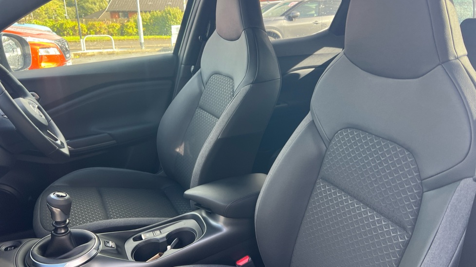 Nissan Juke 1.0 DiG-T N-Connecta 5dr Petrol Hatchback - Image 21