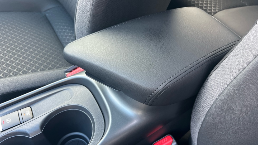 Nissan Juke 1.0 DiG-T N-Connecta 5dr Petrol Hatchback - Image 23