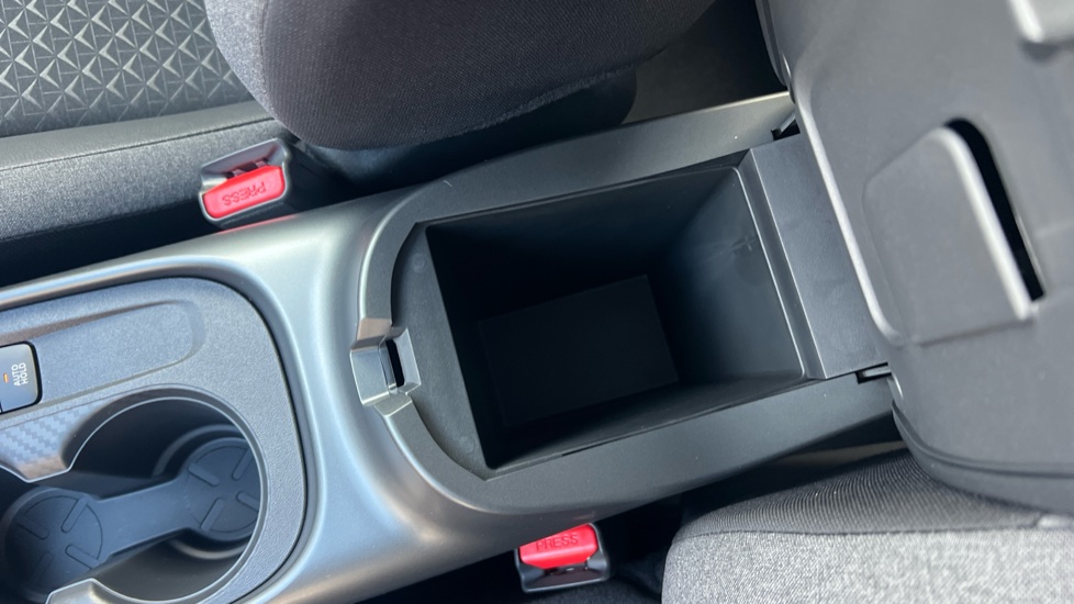 Nissan Juke 1.0 DiG-T N-Connecta 5dr Petrol Hatchback - Image 24