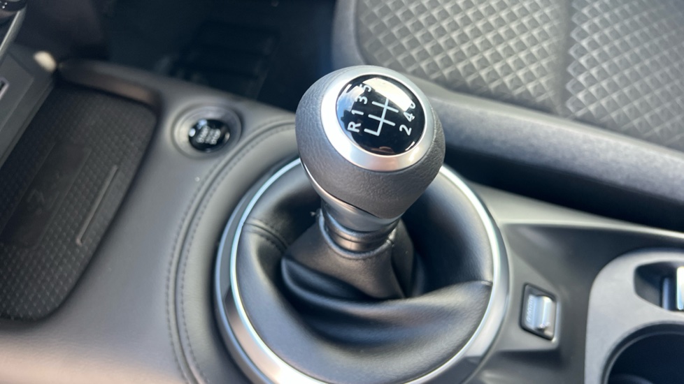 Nissan Juke 1.0 DiG-T N-Connecta 5dr Petrol Hatchback - Image 25