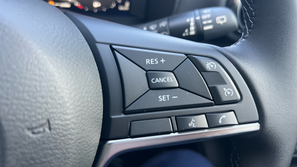 Nissan Juke 1.0 DiG-T N-Connecta 5dr Petrol Hatchback - Image 29