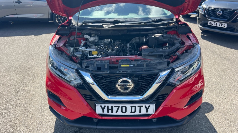 Nissan Qashqai 1.3 DiG-T Acenta Premium 5dr Petrol Hatchback - Image 8