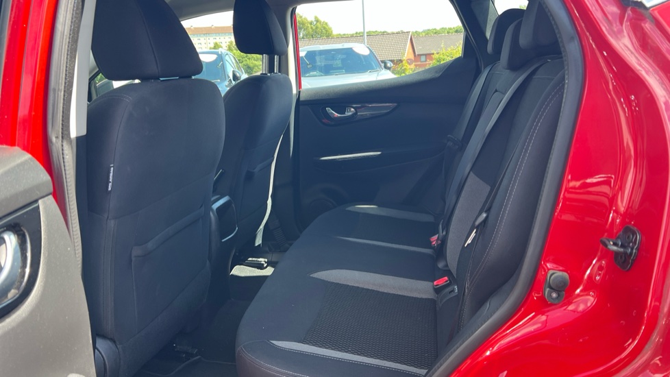 Nissan Qashqai 1.3 DiG-T Acenta Premium 5dr Petrol Hatchback - Image 16