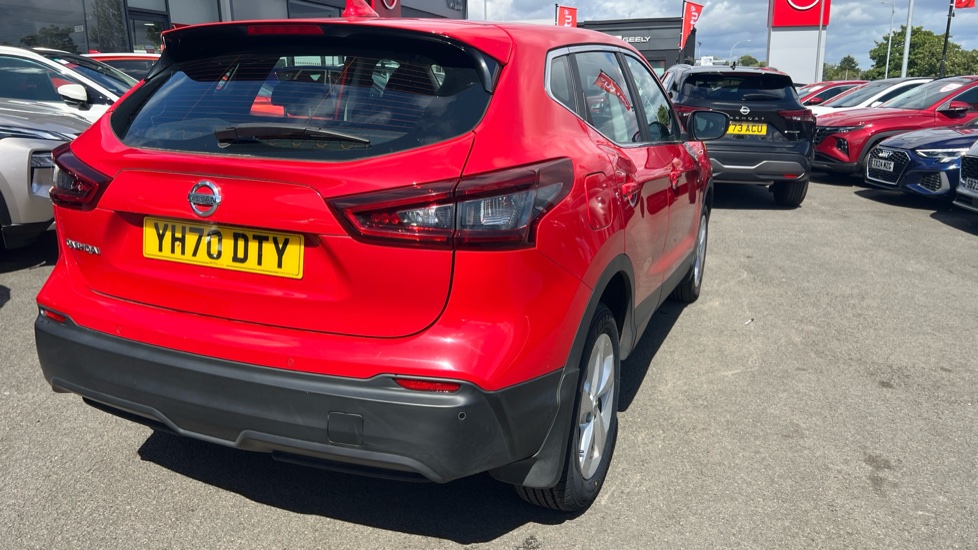 Nissan Qashqai 1.3 DiG-T Acenta Premium 5dr Petrol Hatchback - Image 23