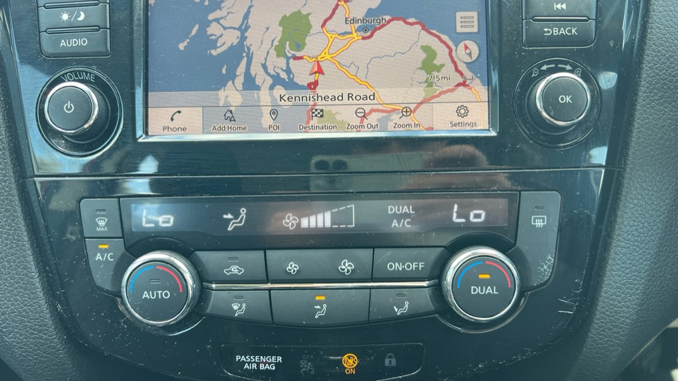 Nissan Qashqai 1.3 DiG-T Acenta Premium 5dr Petrol Hatchback - Image 26