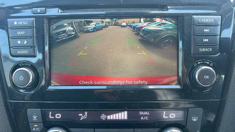 Nissan Qashqai 1.3 DiG-T Acenta Premium 5dr Petrol Hatchback - Image 29