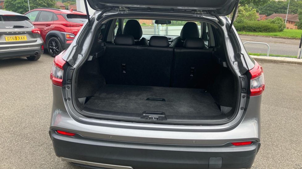 Nissan Qashqai 1.3 DiG-T Tekna 5dr Petrol Hatchback - Image 4