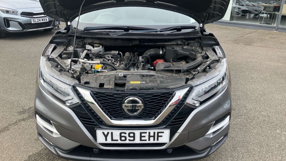 Nissan Qashqai 1.3 DiG-T Tekna 5dr Petrol Hatchback - Image 8
