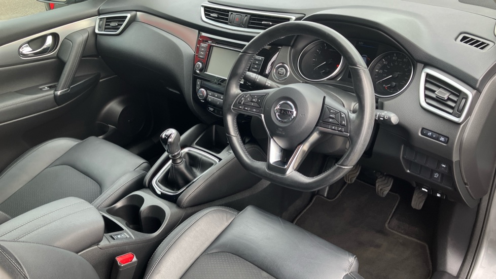 Nissan Qashqai 1.3 DiG-T Tekna 5dr Petrol Hatchback - Image 11