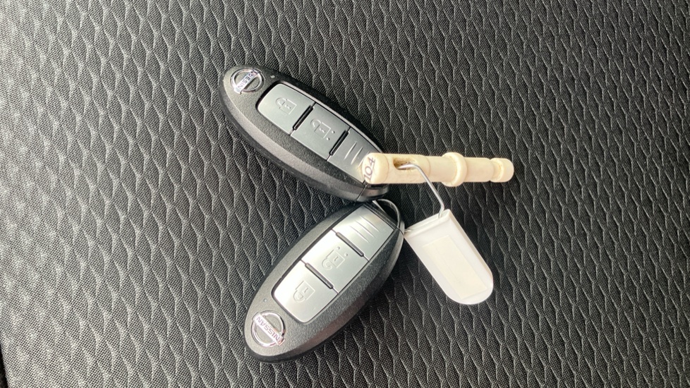 Nissan Qashqai 1.3 DiG-T Tekna 5dr Petrol Hatchback - Image 20