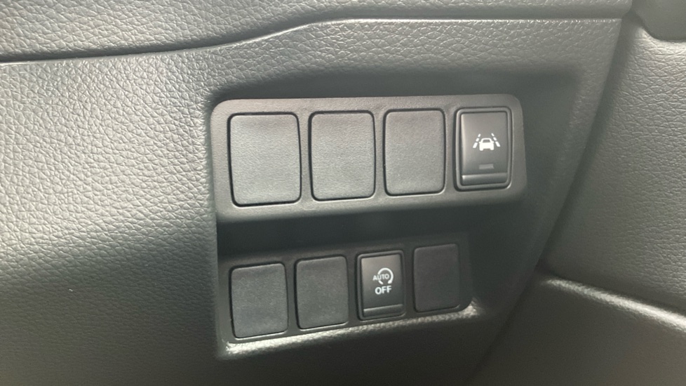 Nissan Qashqai 1.3 DiG-T Tekna 5dr Petrol Hatchback - Image 33