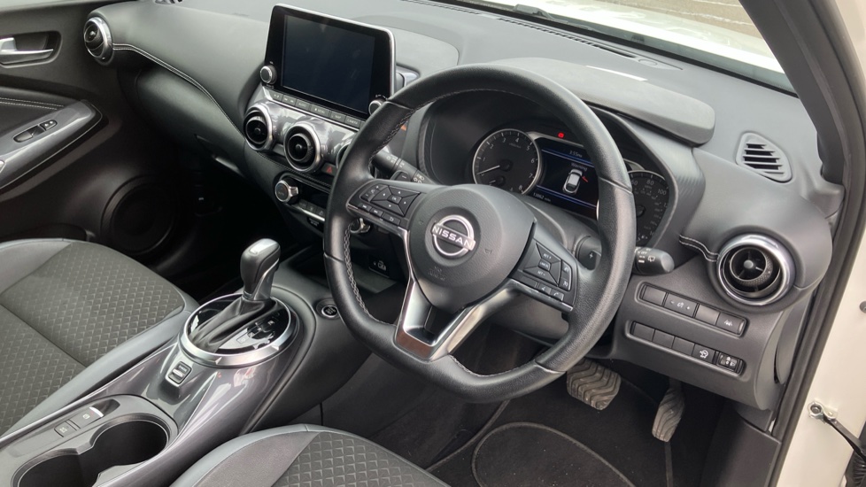 Nissan Juke 1.0 DiG-T 114 N-Connecta 5dr DCT Petrol Hatchback - Image 11