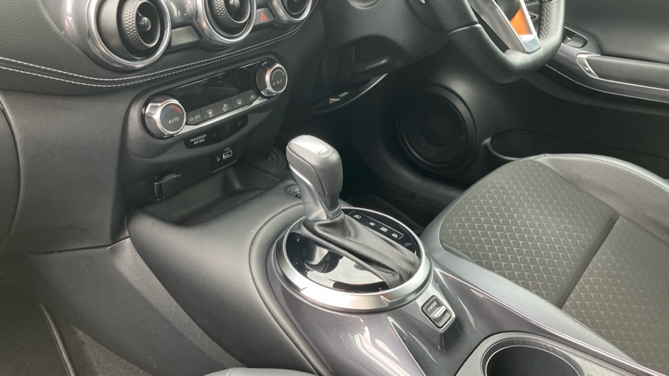 Nissan Juke 1.0 DiG-T 114 N-Connecta 5dr DCT Petrol Hatchback - Image 13