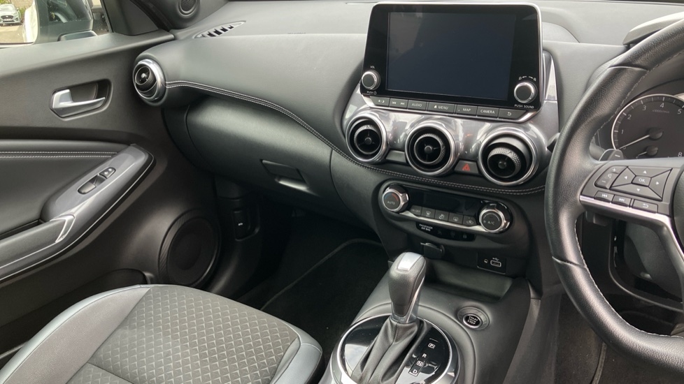 Nissan Juke 1.0 DiG-T 114 N-Connecta 5dr DCT Petrol Hatchback - Image 14