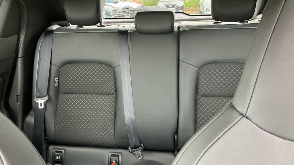 Nissan Juke 1.0 DiG-T 114 N-Connecta 5dr DCT Petrol Hatchback - Image 15