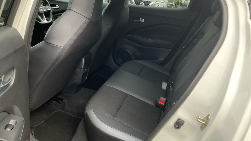 Nissan Juke 1.0 DiG-T 114 N-Connecta 5dr DCT Petrol Hatchback - Image 16
