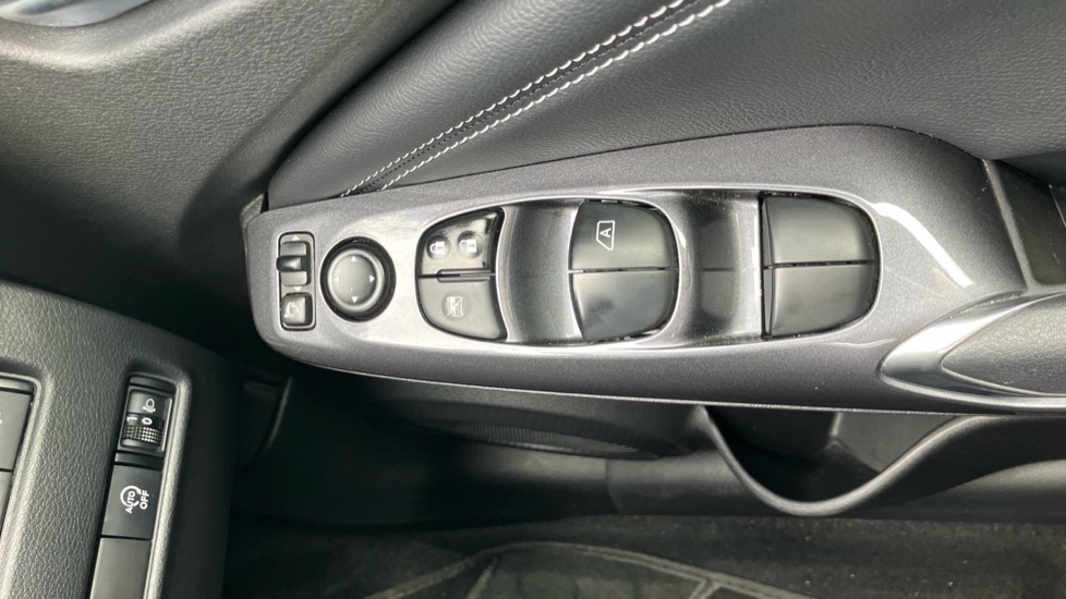 Nissan Juke 1.0 DiG-T 114 N-Connecta 5dr DCT Petrol Hatchback - Image 22