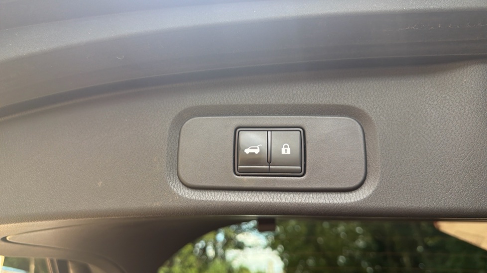 Nissan Qashqai 1.5 E-Power Tekna 5dr Auto Hybrid Hatchback - Image 31