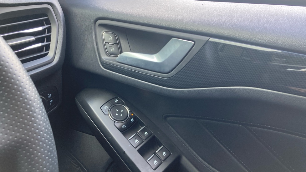 Ford Focus 1.0 EcoBoost Hybrid mHEV 155 ST-Line Edition 5dr Petrol Hatchback - Image 31