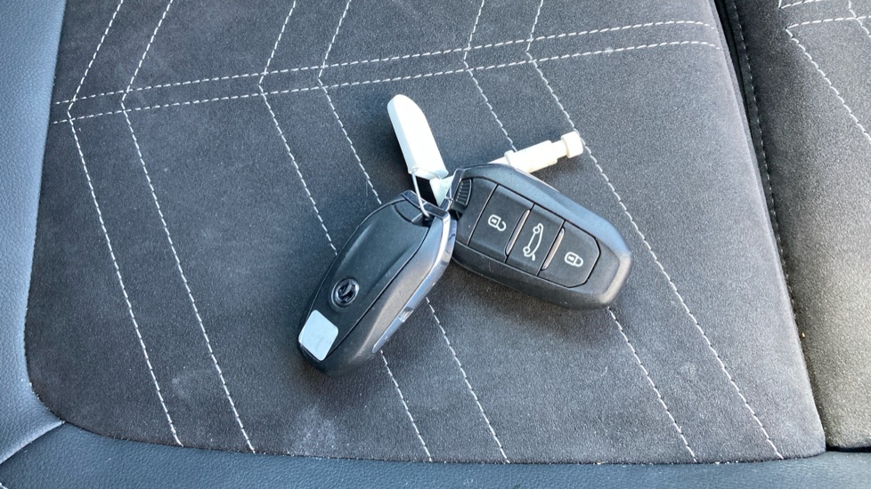 Vauxhall Grandland 1.5 Turbo D Ultimate 5dr Auto Diesel Hatchback - Image 20