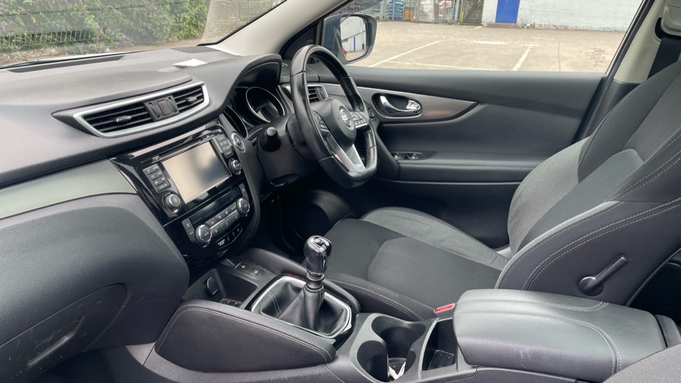 Nissan Qashqai 1.5 dCi 115 N-Connecta 5dr Diesel Hatchback - Image 9