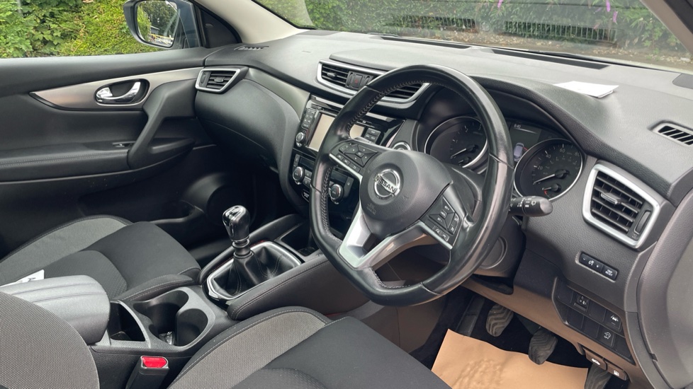 Nissan Qashqai 1.5 dCi 115 N-Connecta 5dr Diesel Hatchback - Image 11