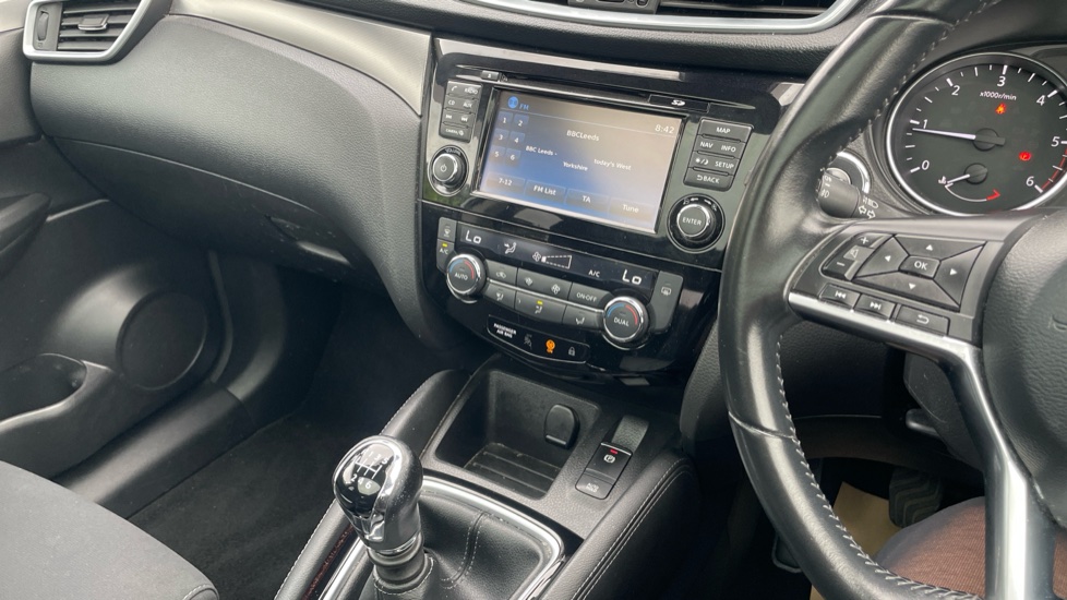 Nissan Qashqai 1.5 dCi 115 N-Connecta 5dr Diesel Hatchback - Image 14