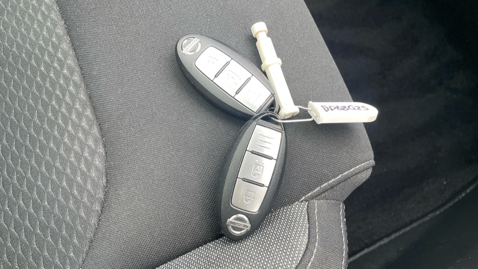 Nissan Qashqai 1.5 dCi 115 N-Connecta 5dr Diesel Hatchback - Image 20