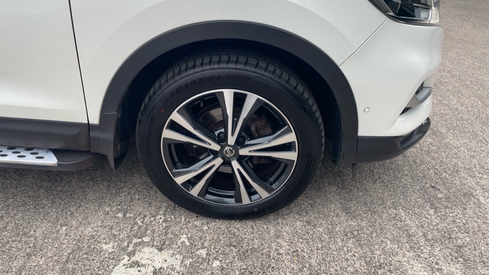 Nissan Qashqai 1.5 dCi 115 N-Connecta 5dr Diesel Hatchback - Image 26