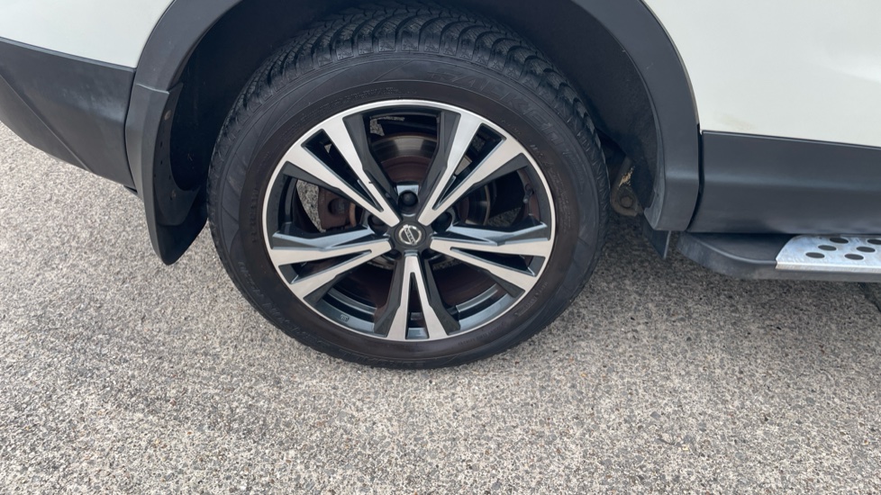 Nissan Qashqai 1.5 dCi 115 N-Connecta 5dr Diesel Hatchback - Image 29