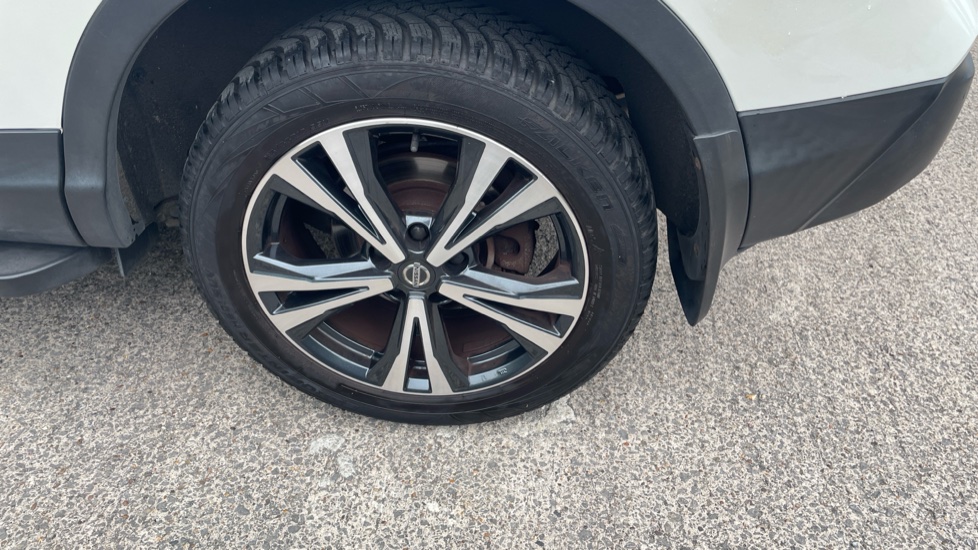 Nissan Qashqai 1.5 dCi 115 N-Connecta 5dr Diesel Hatchback - Image 30