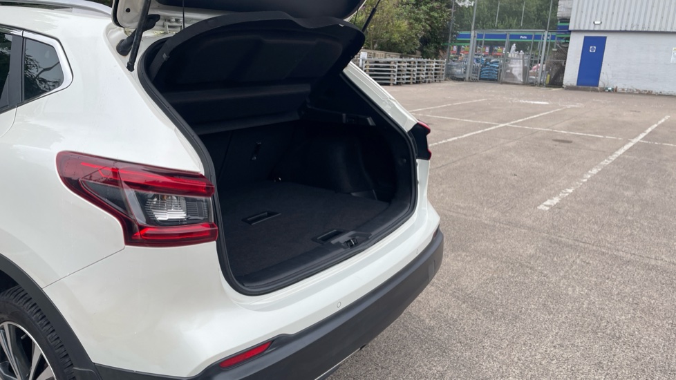 Nissan Qashqai 1.5 dCi 115 N-Connecta 5dr Diesel Hatchback - Image 31