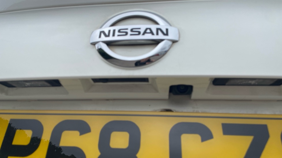 Nissan Qashqai 1.5 dCi 115 N-Connecta 5dr Diesel Hatchback - Image 34