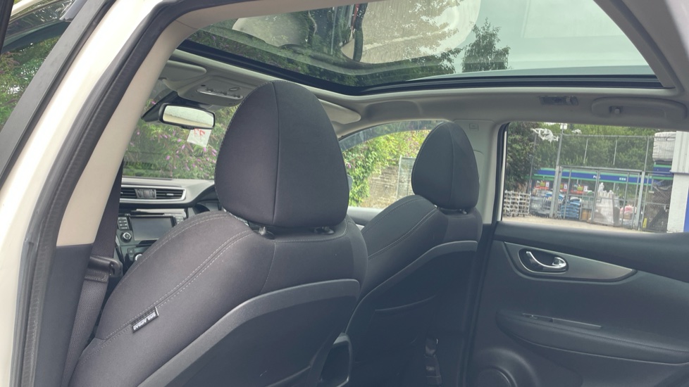 Nissan Qashqai 1.5 dCi 115 N-Connecta 5dr Diesel Hatchback - Image 37