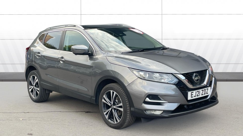 Nissan Qashqai 1.3 DiG-T N-Connecta 5dr [Glass Roof Pack] Petrol Hatchback - Image 1