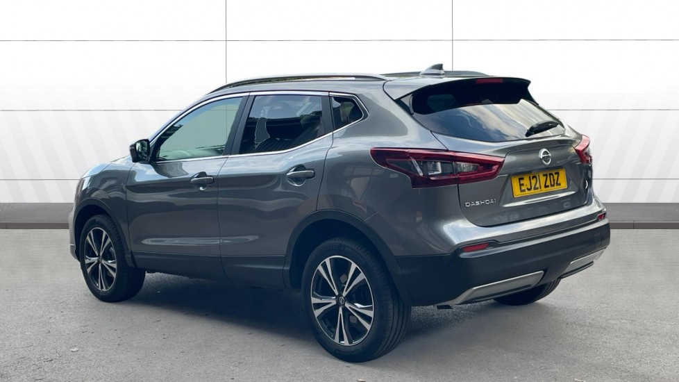 Nissan Qashqai 1.3 DiG-T N-Connecta 5dr [Glass Roof Pack] Petrol Hatchback - Image 2