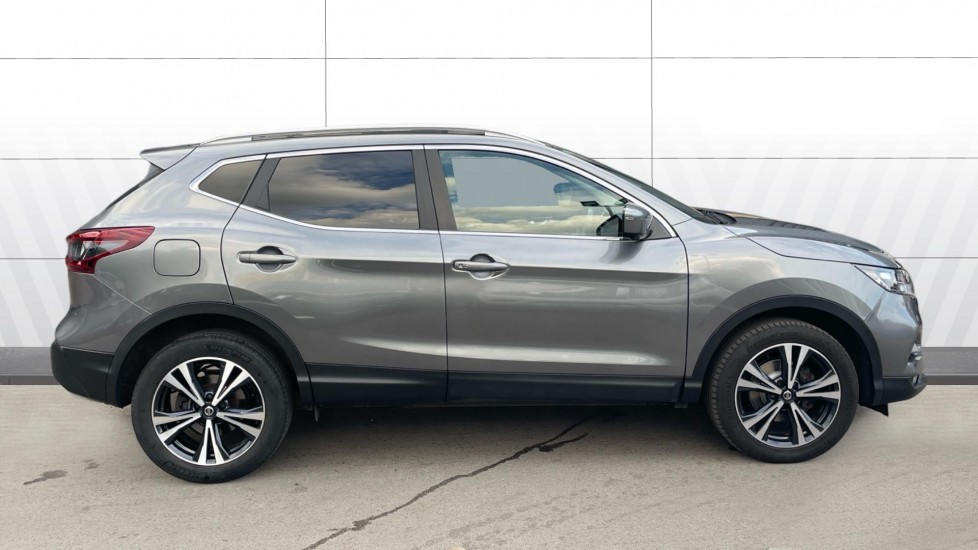 Nissan Qashqai 1.3 DiG-T N-Connecta 5dr [Glass Roof Pack] Petrol Hatchback - Image 5
