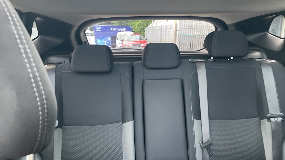 Nissan Qashqai 1.3 DiG-T N-Connecta 5dr [Glass Roof Pack] Petrol Hatchback - Image 15