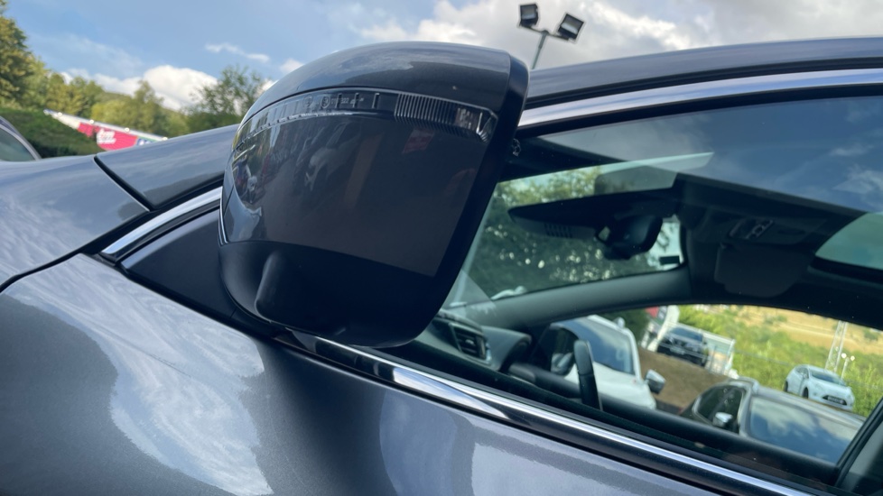 Nissan Qashqai 1.3 DiG-T N-Connecta 5dr [Glass Roof Pack] Petrol Hatchback - Image 27
