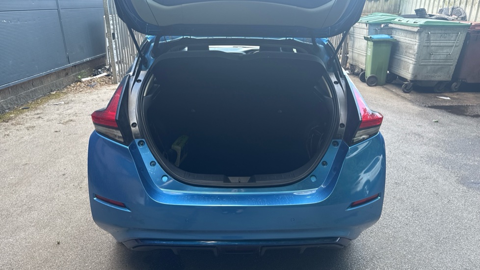 Nissan LEAF 110kW N-Connecta 40kWh 5dr Auto Electric Hatchback - Image 4