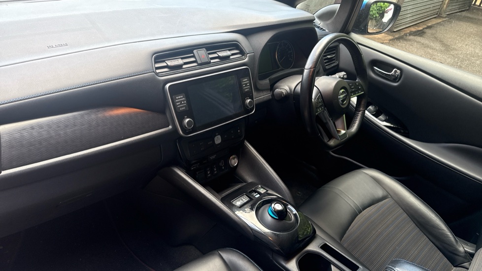Nissan LEAF 110kW N-Connecta 40kWh 5dr Auto Electric Hatchback - Image 9