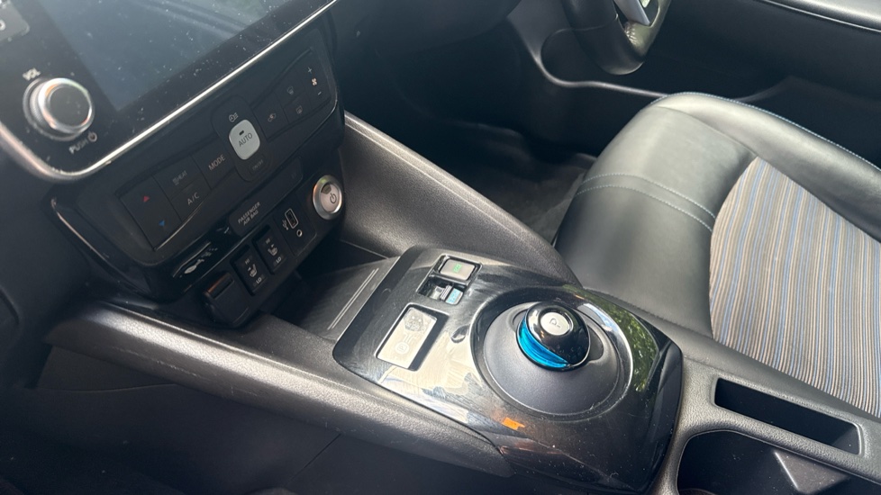 Nissan LEAF 110kW N-Connecta 40kWh 5dr Auto Electric Hatchback - Image 13