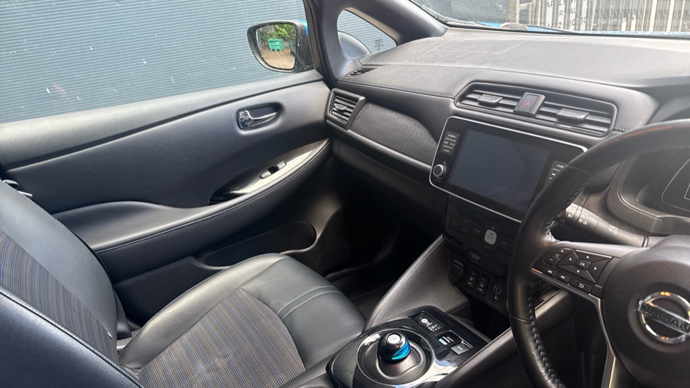Nissan LEAF 110kW N-Connecta 40kWh 5dr Auto Electric Hatchback - Image 14