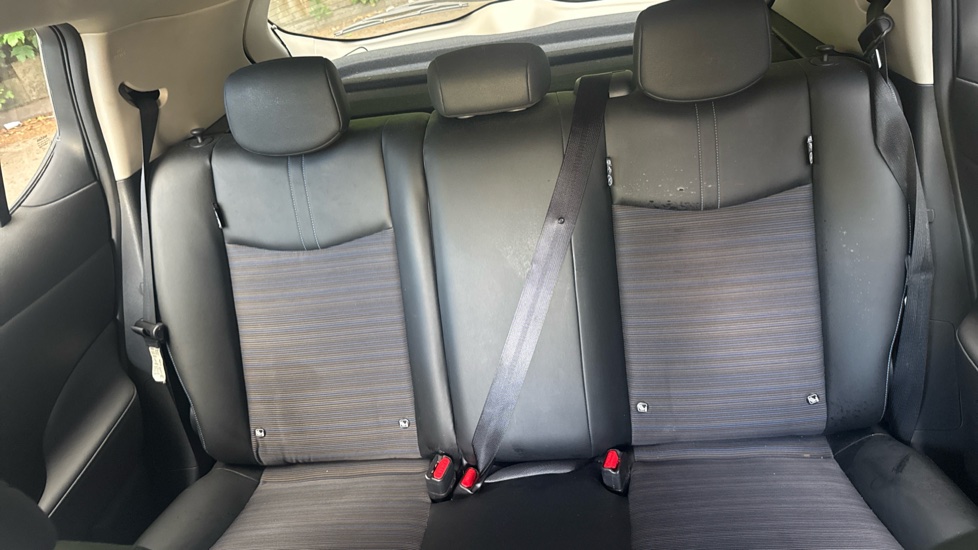 Nissan LEAF 110kW N-Connecta 40kWh 5dr Auto Electric Hatchback - Image 15