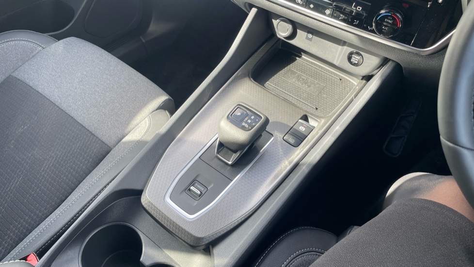 Nissan Qashqai 1.3 DiG-T MH 158 N-Connecta 5dr Xtronic Petrol Hatchback - Image 13