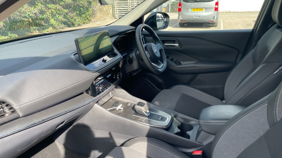 Nissan Qashqai 1.3 DiG-T MH 158 N-Connecta 5dr Xtronic Petrol Hatchback - Image 14
