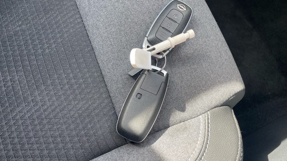 Nissan Qashqai 1.3 DiG-T MH 158 N-Connecta 5dr Xtronic Petrol Hatchback - Image 20
