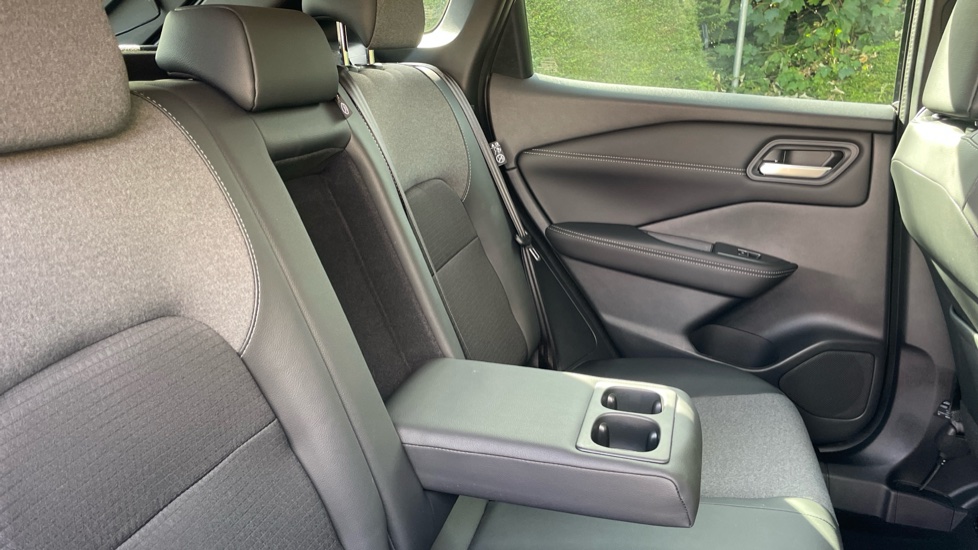 Nissan Qashqai 1.3 DiG-T MH 158 N-Connecta 5dr Xtronic Petrol Hatchback - Image 25